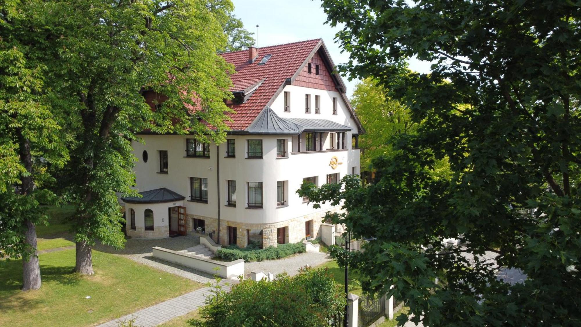 Jasny Dwor Otel Polanica-Zdroj Dış mekan fotoğraf